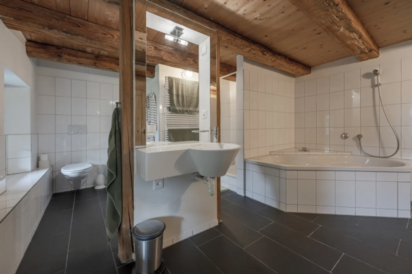 «Charmantes 4.5-Zimmer-Einfamilienhaus mit sonnigem Gartensitzplatz» - Foto 8 von 13
