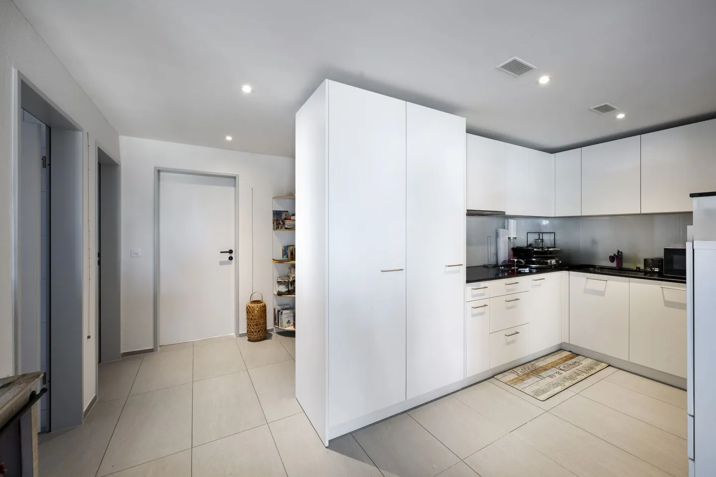 Moderne Wohnung mit grossem Balkon - Foto 3 von 10