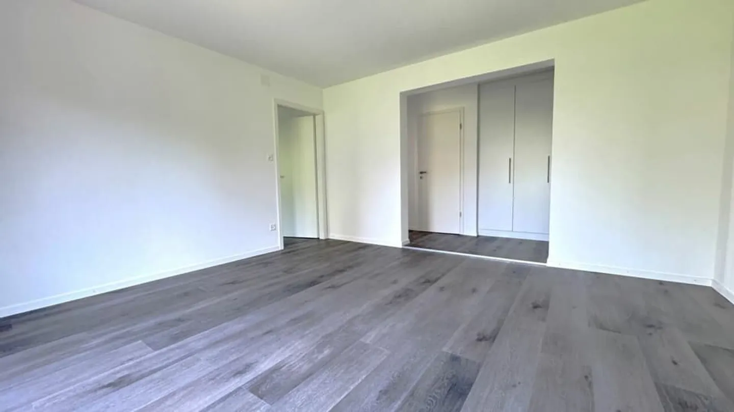 Renovierte Wohnung mit hochwertigen Materialien von 1,5 Zimmern mit atemberaubendem Blick - Foto 7 von 10