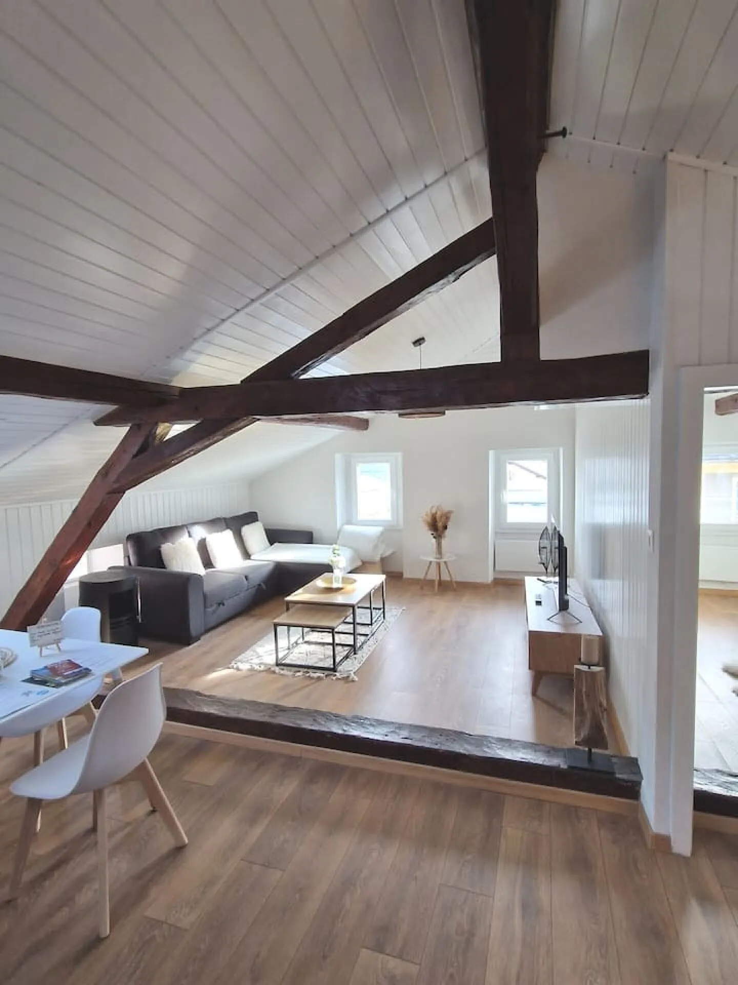 Penthouse for rent - Photo 3 of 9