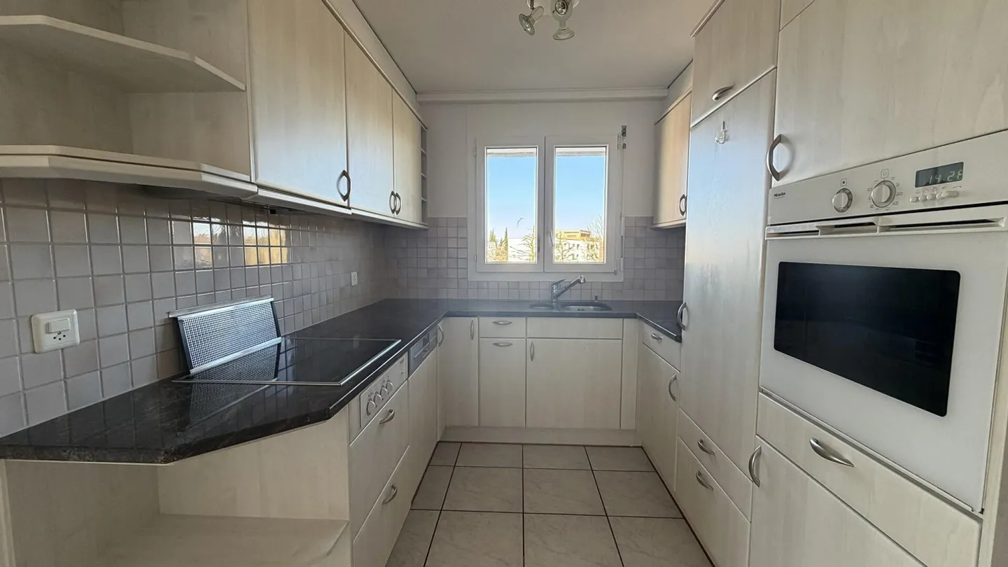 Appartement en duplex de 5,5 pièces attrayant avec deux balcons et ... - Photo 3 sur 13