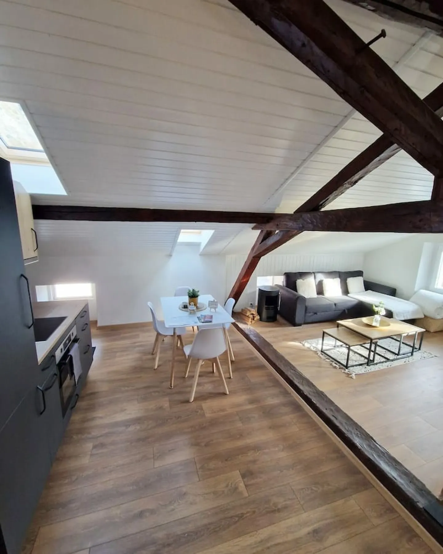 Penthouse for rent - Photo 4 of 9