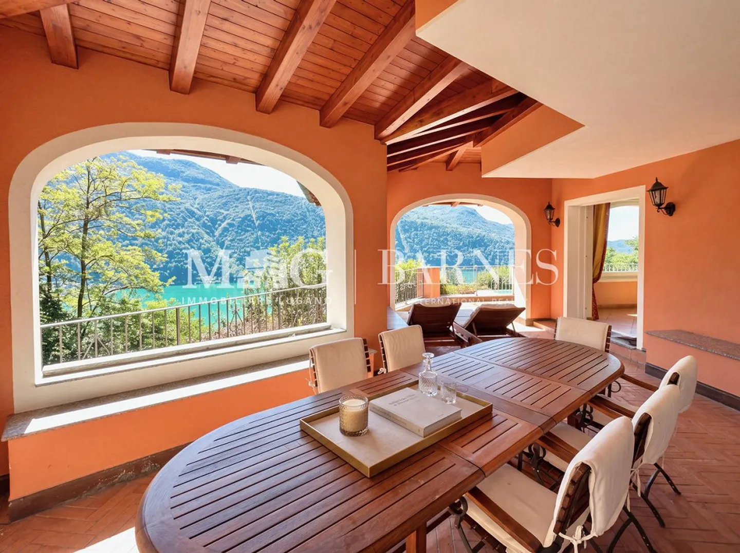 Villa Elegante con Vista Lago - Foto 3 di 14