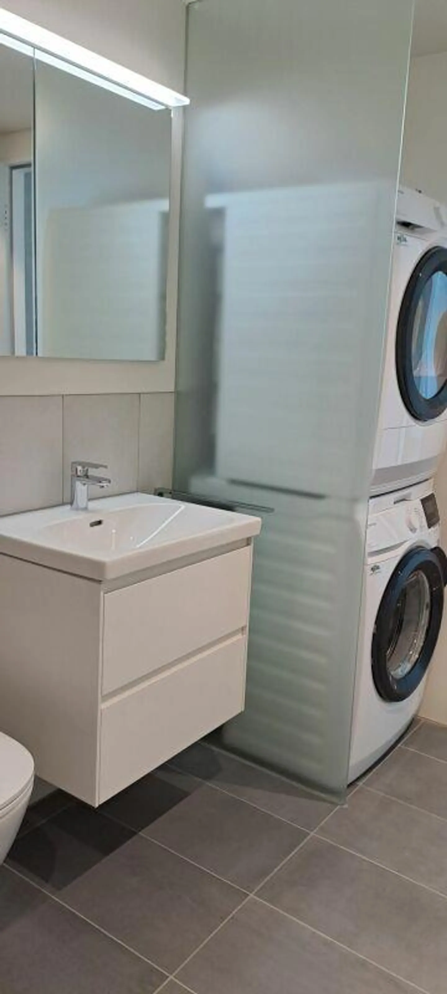 Appartement élégant de 2,5 pièces avec vue sur la verdure - Photo 6 sur 9