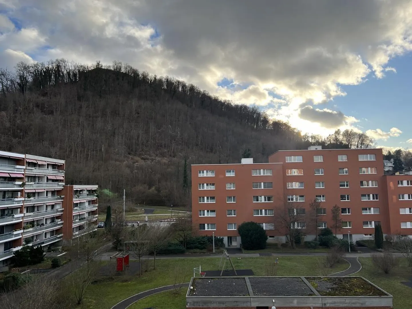 Helle 4.5-Zimmerwohnung mit Balkon! - Foto 1 von 9