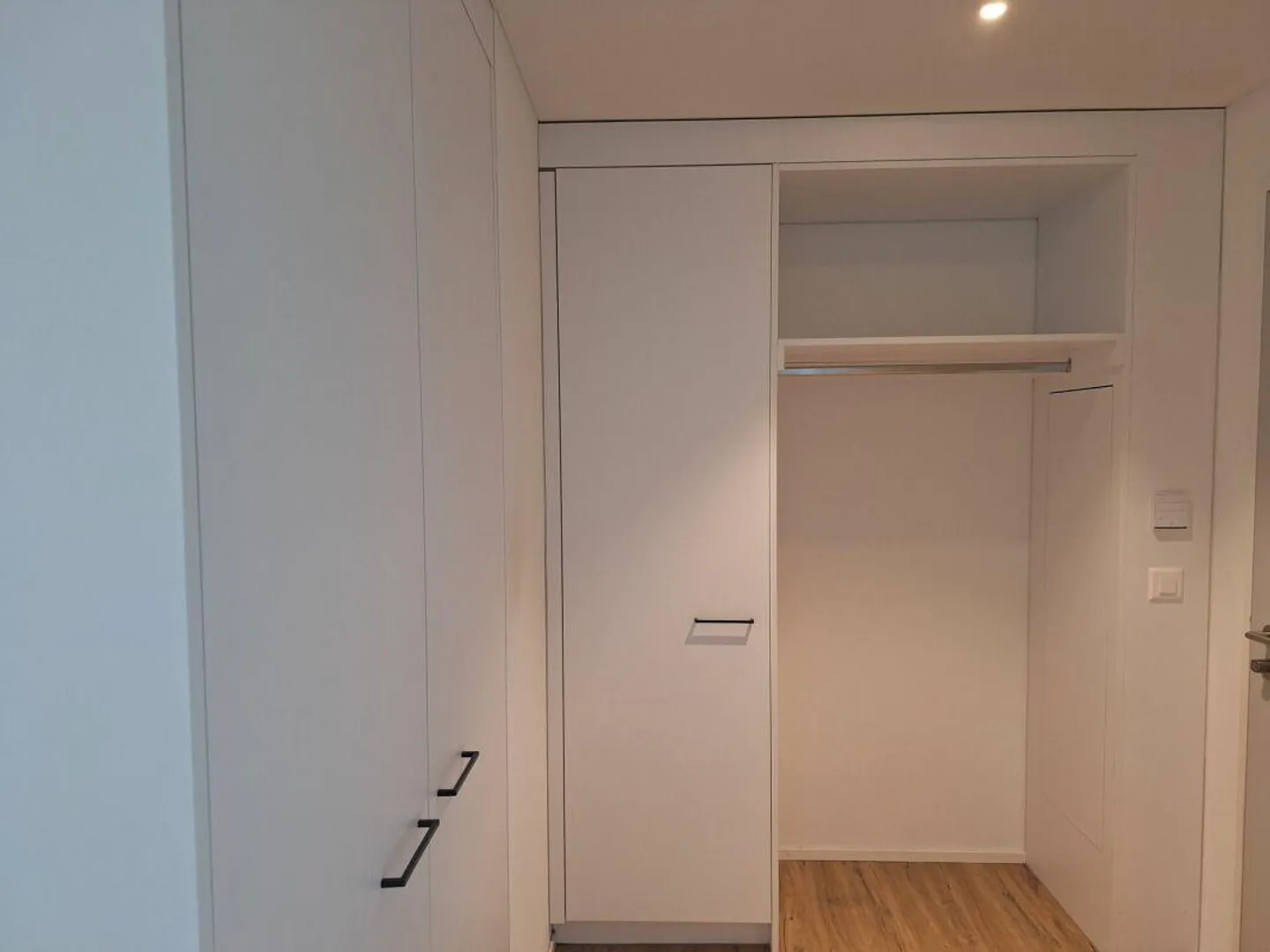 Appartement élégant de 2,5 pièces avec vue sur la verdure - Photo 9 sur 9