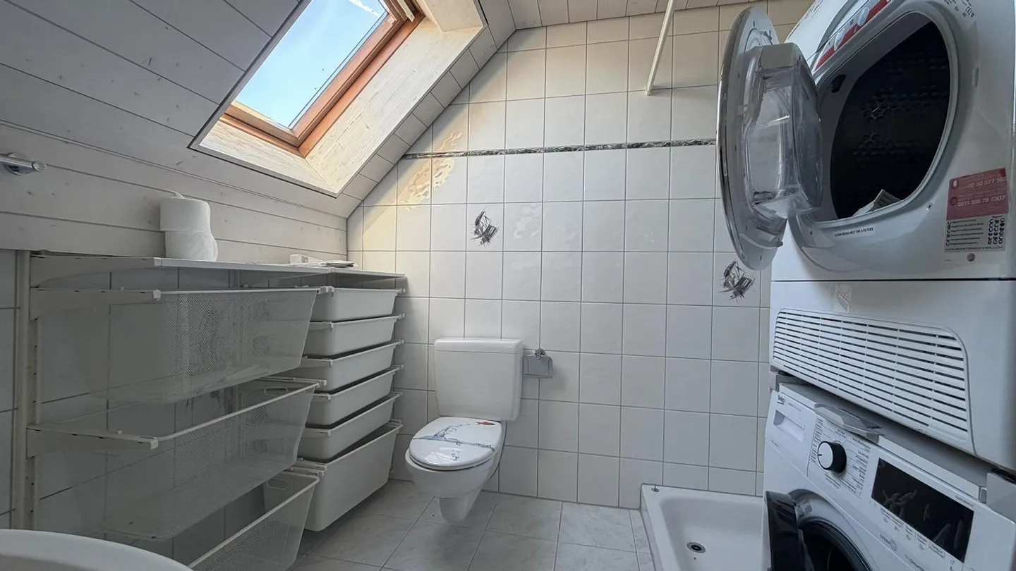 Appartement en duplex de 5,5 pièces attrayant avec deux balcons et ... - Photo 11 sur 13