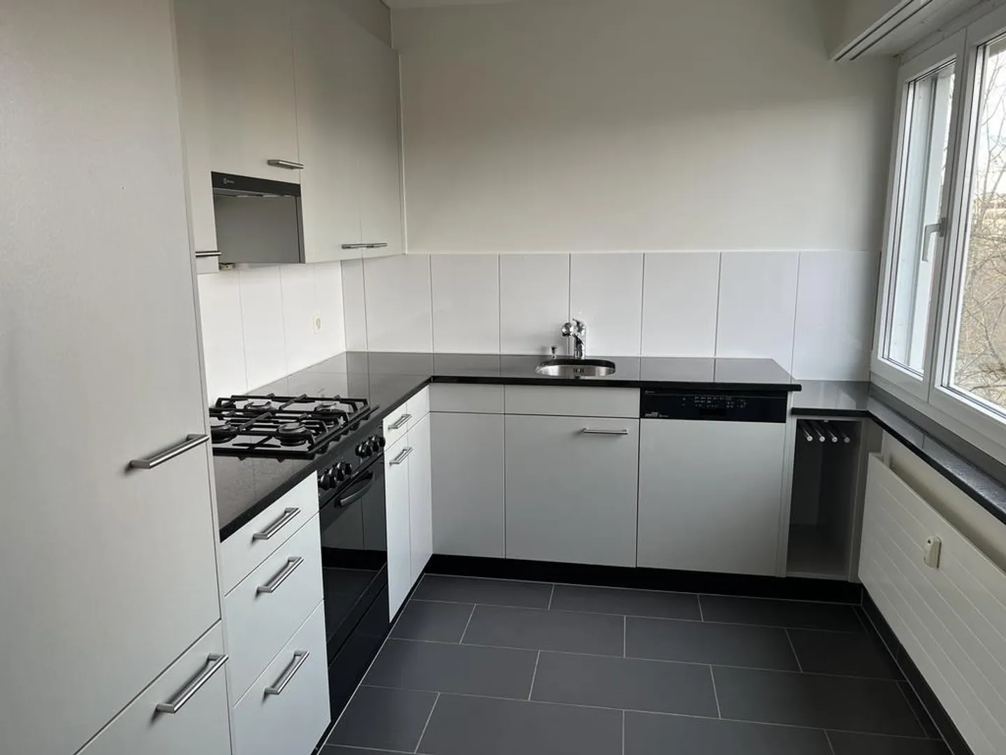 Helle 4.5-Zimmerwohnung mit Balkon! - Foto 4 von 9