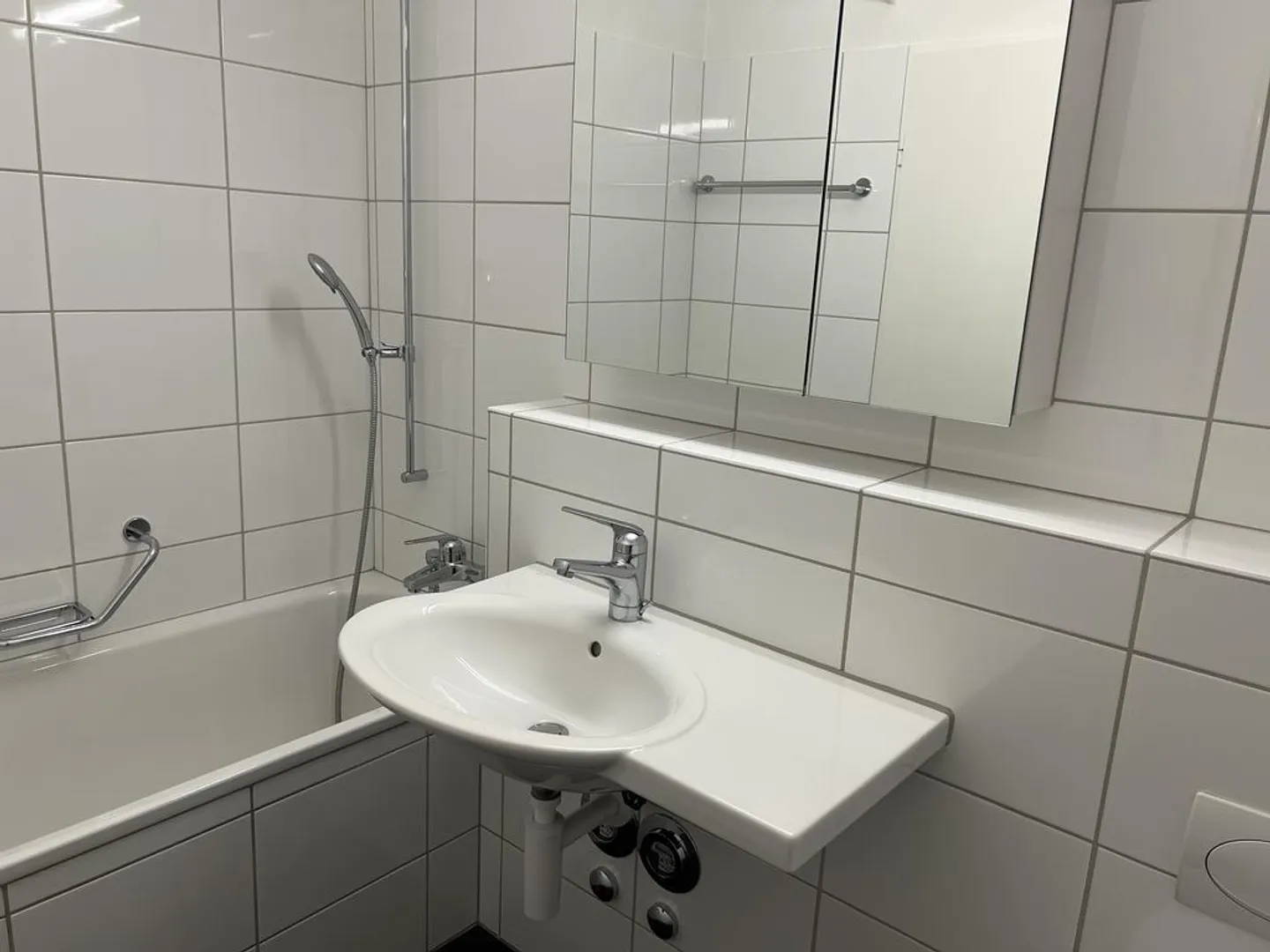 Helle 4.5-Zimmerwohnung mit Balkon! - Foto 8 von 9