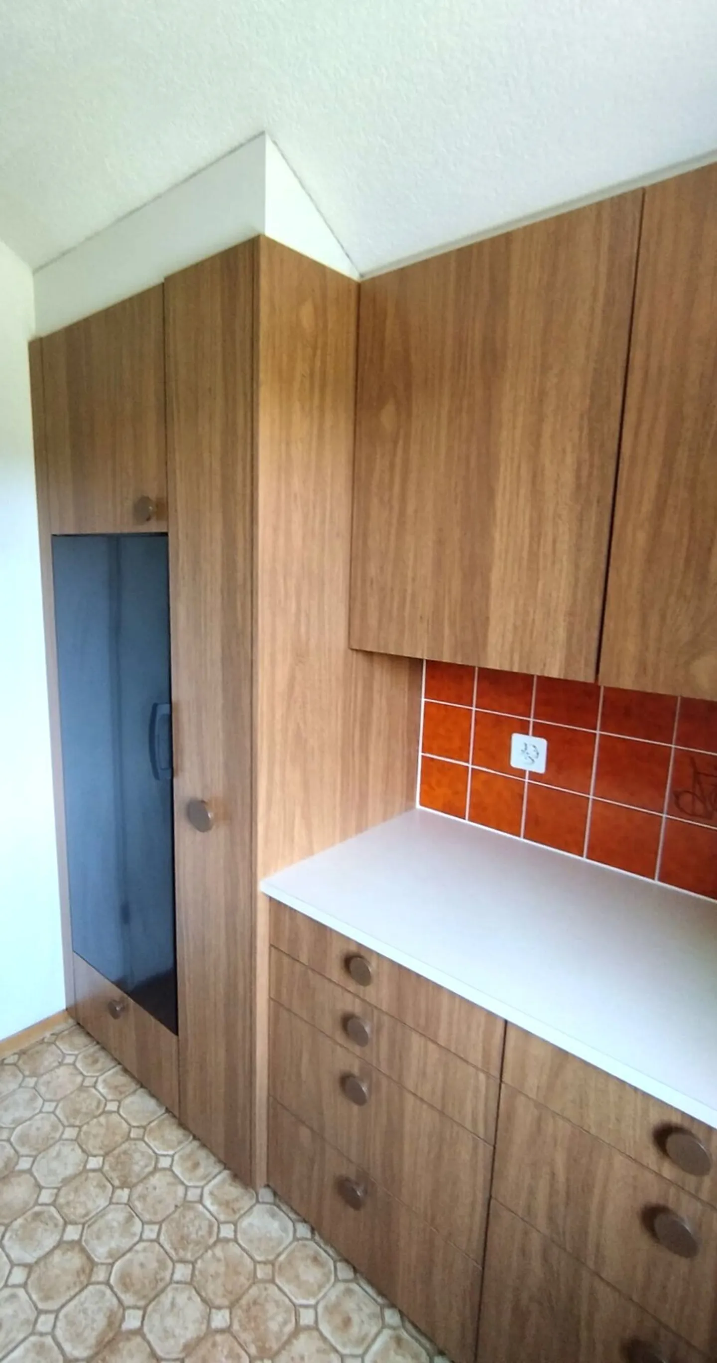 Appartement sous les combles de 2,5 pièces à Reinach avec salle de loisirs - Photo 3 sur 13