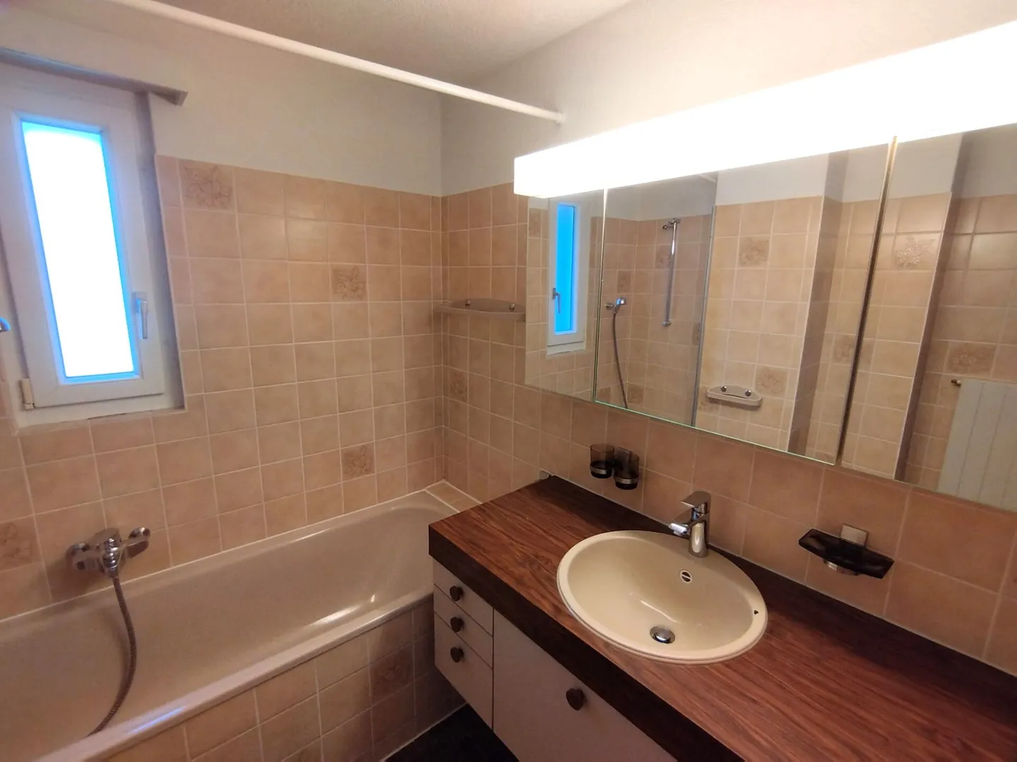 Appartement sous les combles de 2,5 pièces à Reinach avec salle de loisirs - Photo 4 sur 13