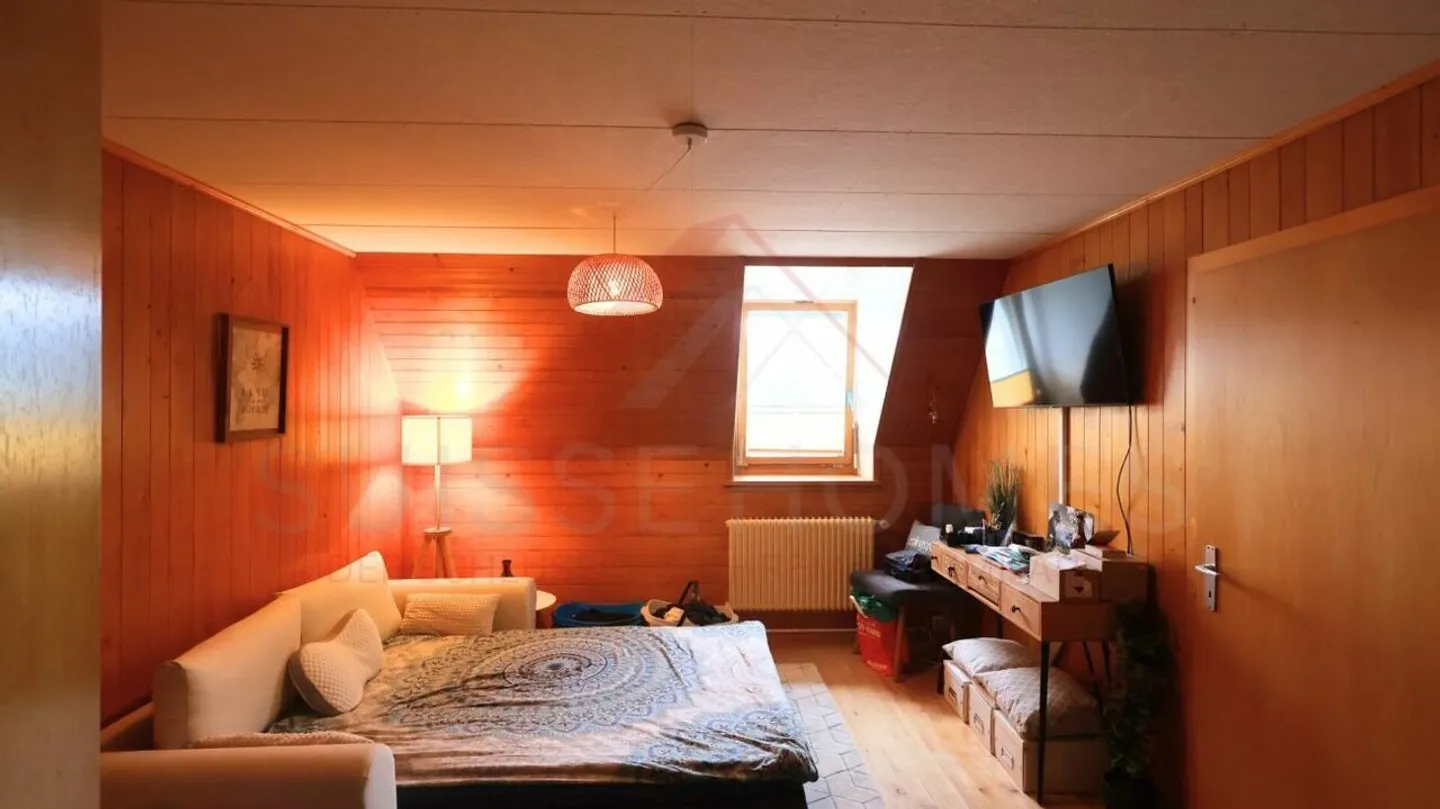 Edificio residenziale e commerciale attraente con ristorante e opportunità di sviluppo a Plaffeien - Foto 25 di 35