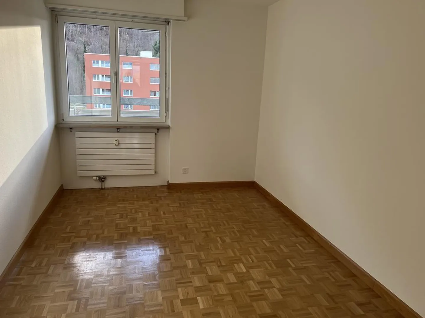 Helle 4.5-Zimmerwohnung mit Balkon! - Foto 7 von 9