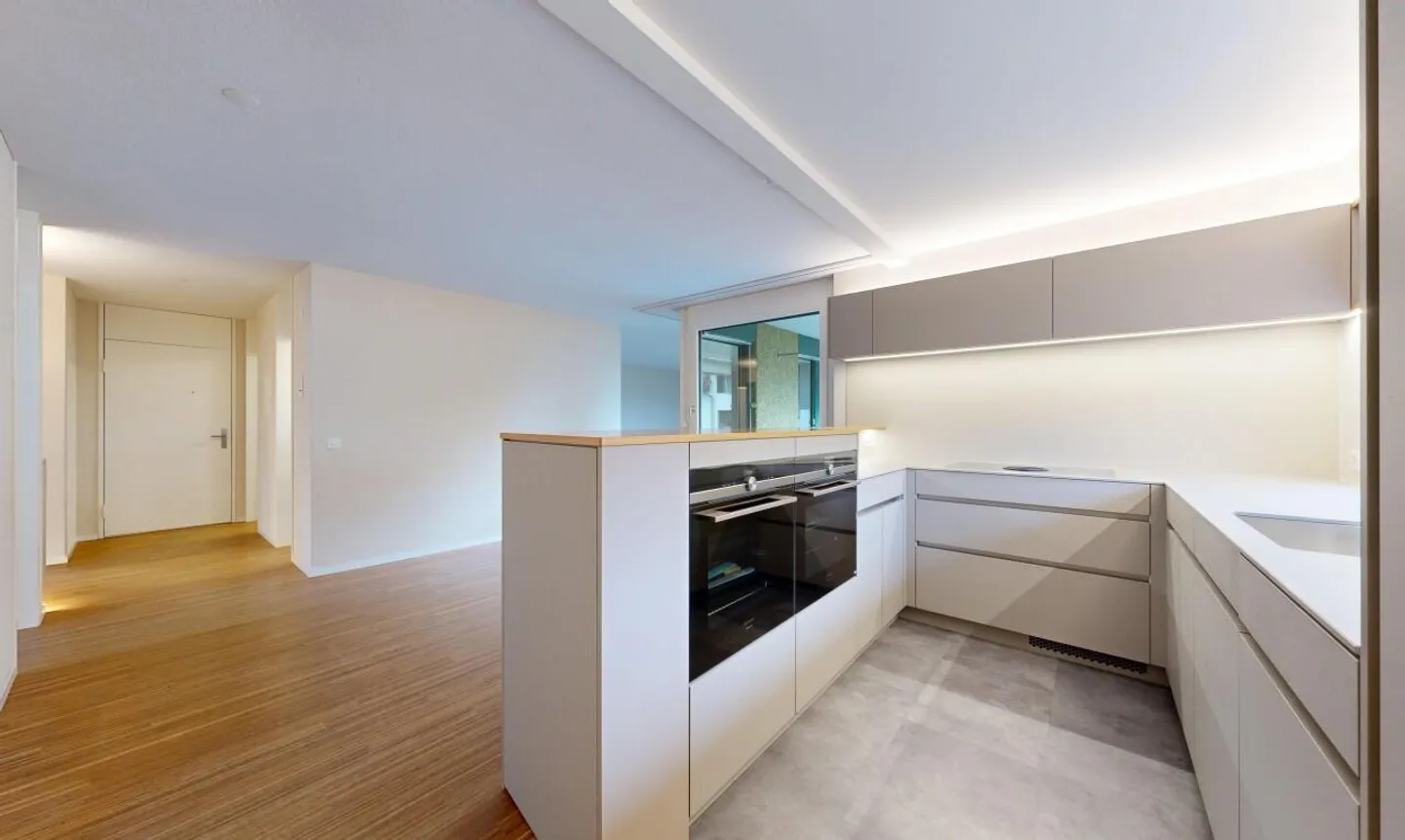 Bright 4.5-room apartment with a view of Pilatus in the Würzenbach district - Photo 1 of 11