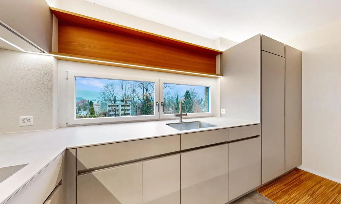 Bright 4.5-room apartment with a view of Pilatus in the Würzenbach district - Photo 2 of 11