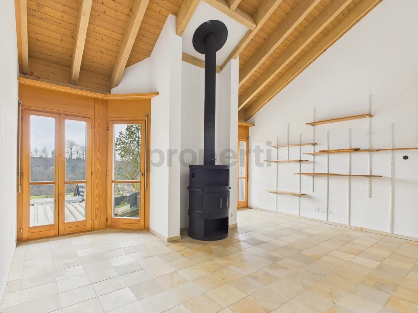 Bright 4.5-Room Townhouse with Garden in Tegerfelden - Photo 2 of 12