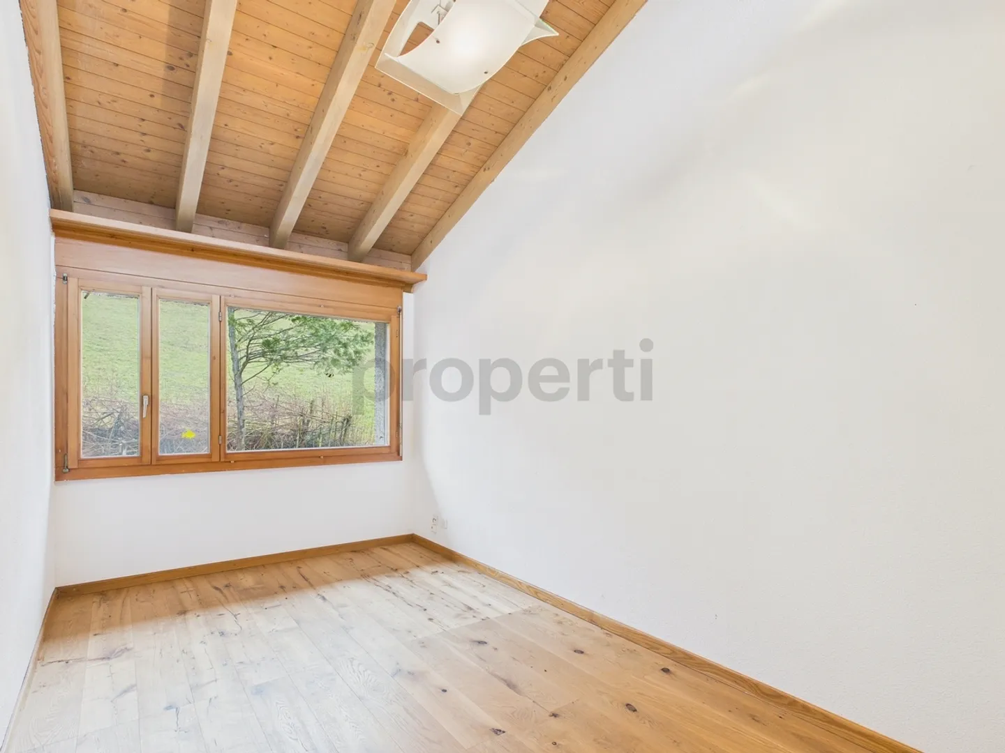 Bright 4.5-Room Townhouse with Garden in Tegerfelden - Photo 6 of 12