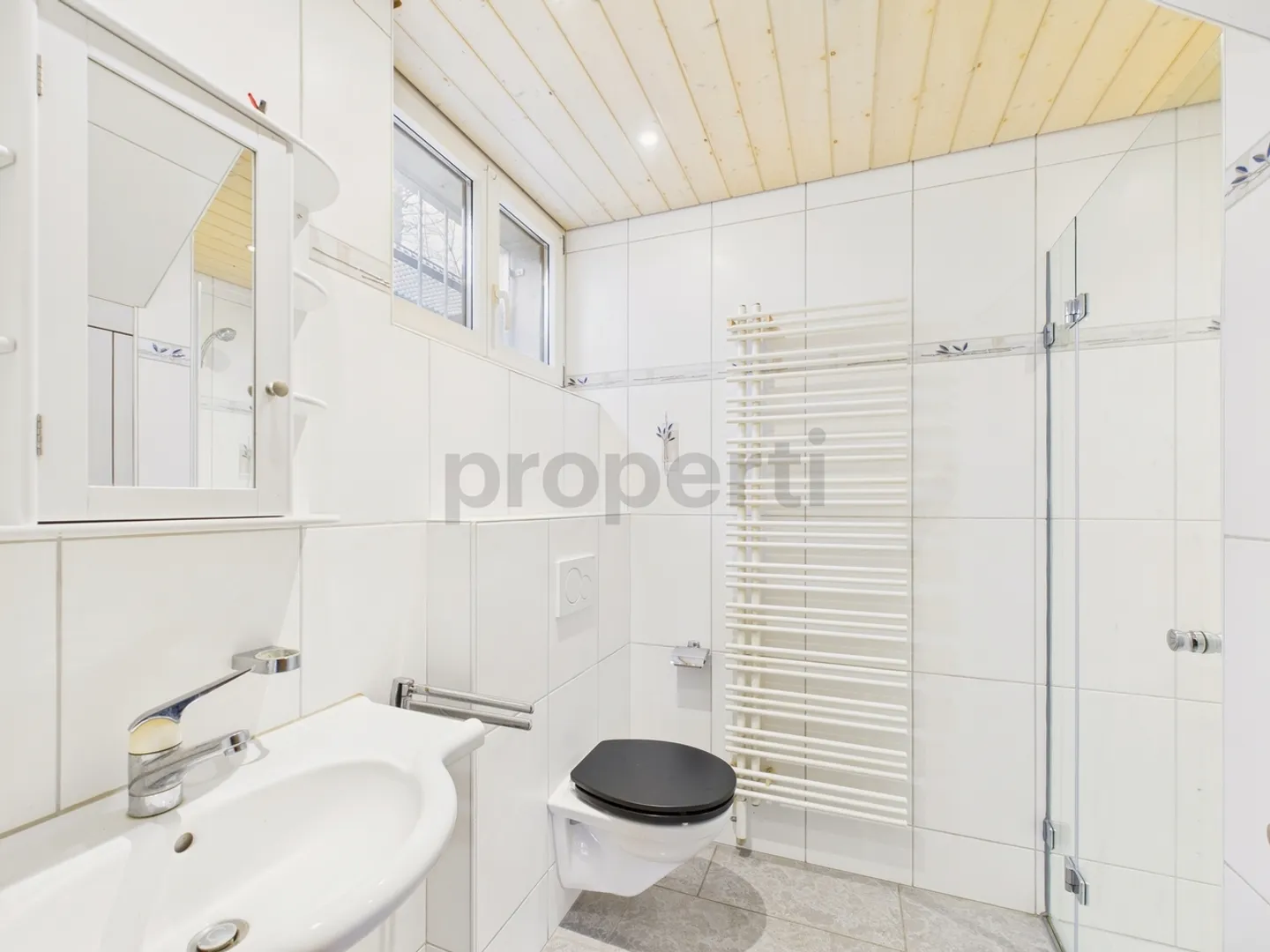 Bright 4.5-Room Townhouse with Garden in Tegerfelden - Photo 9 of 12