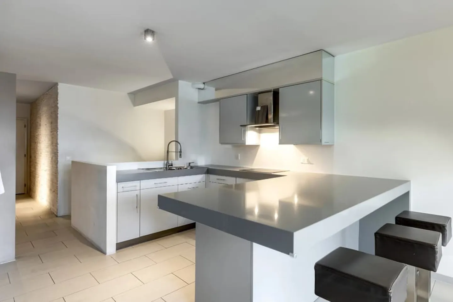 Duplex Apartment with Garden - Photo 4 of 9