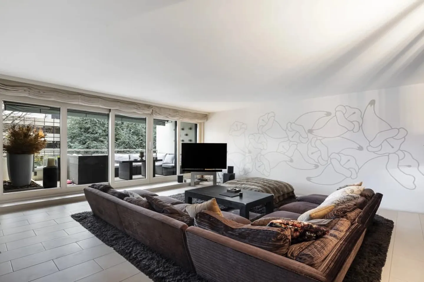 Duplex Apartment with Garden - Photo 2 of 9