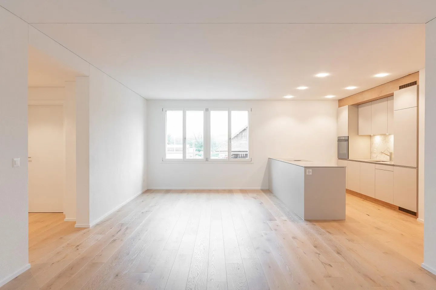 Spacious and Modern 5.5 Room Condominium - Photo 4 of 13