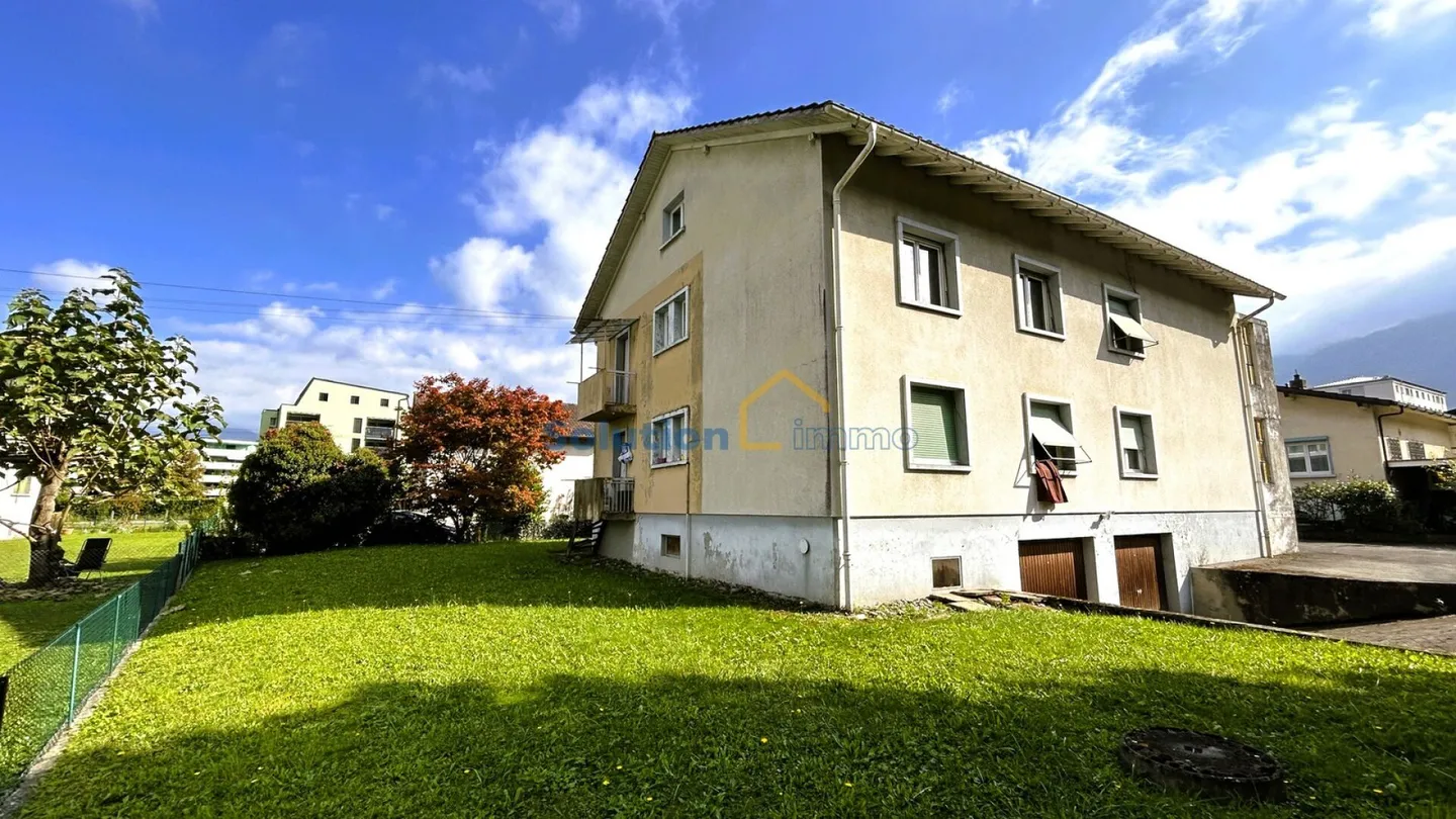 Villa mit 2 großen Wohnungen, nahe dem Zentrum - Foto 1 von 13