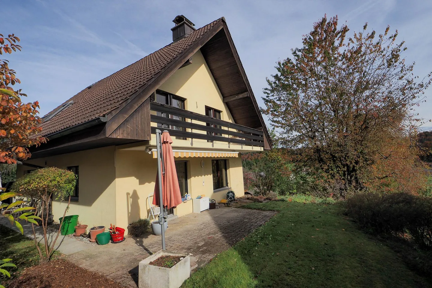 Willkommen Zuhause – Ihr renoviertes Traumhaus mit tollen Aussichten! - Foto 3 von 23