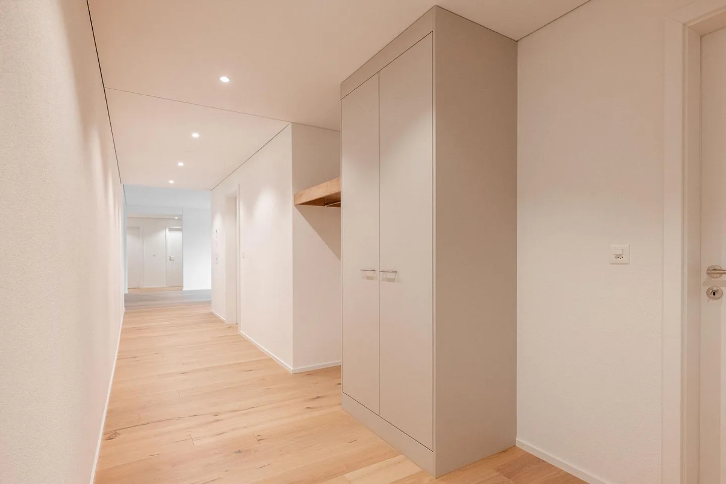 Spacious and Modern 5.5 Room Condominium - Photo 7 of 13