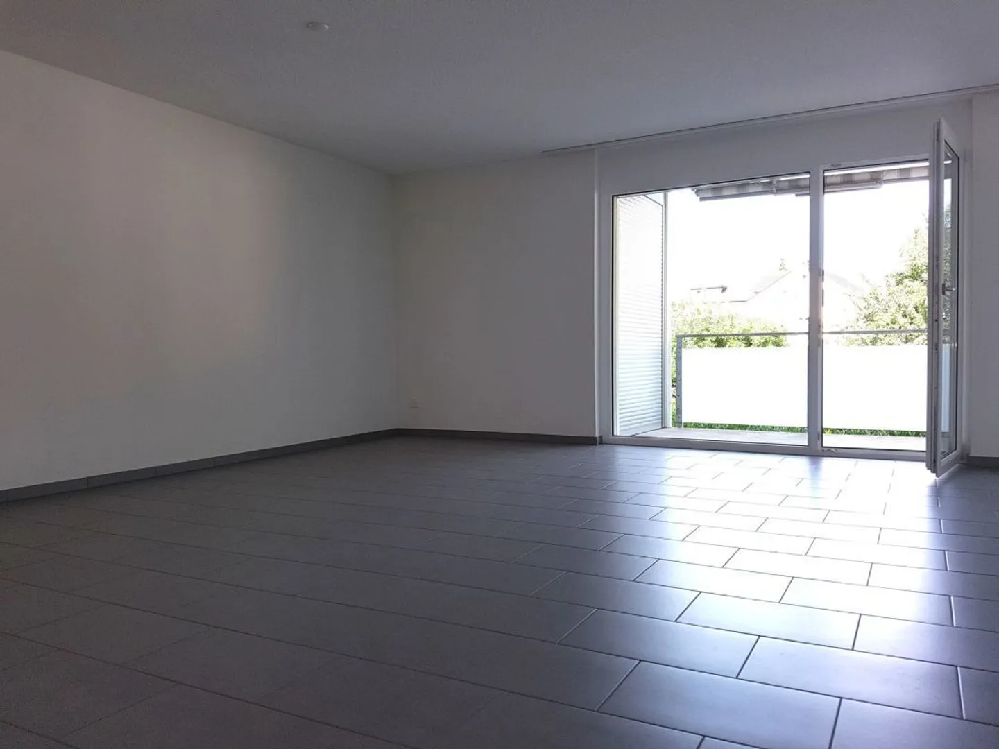 Appartement 5.5 pièces neuf et spacieux à distance de marche du lac Walensee - Photo 2 sur 11