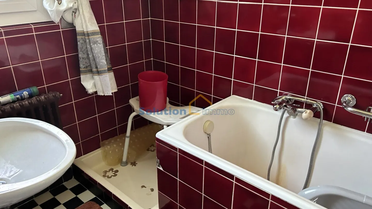 Villa mit 2 großen Wohnungen, nahe dem Zentrum - Foto 12 von 13