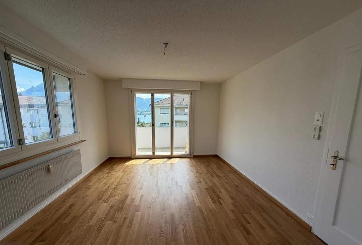 Charmante Wohnung in Hünibach - Foto 3 von 11