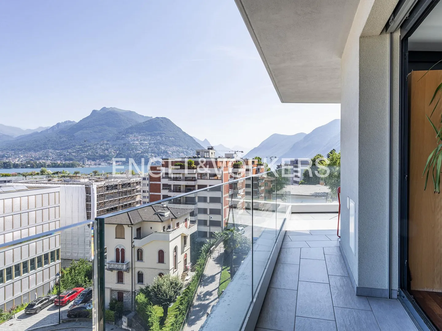 Appartamento moderno di 138 m2 a Paradiso con terrazza di 40 m2 - Foto 2 di 9