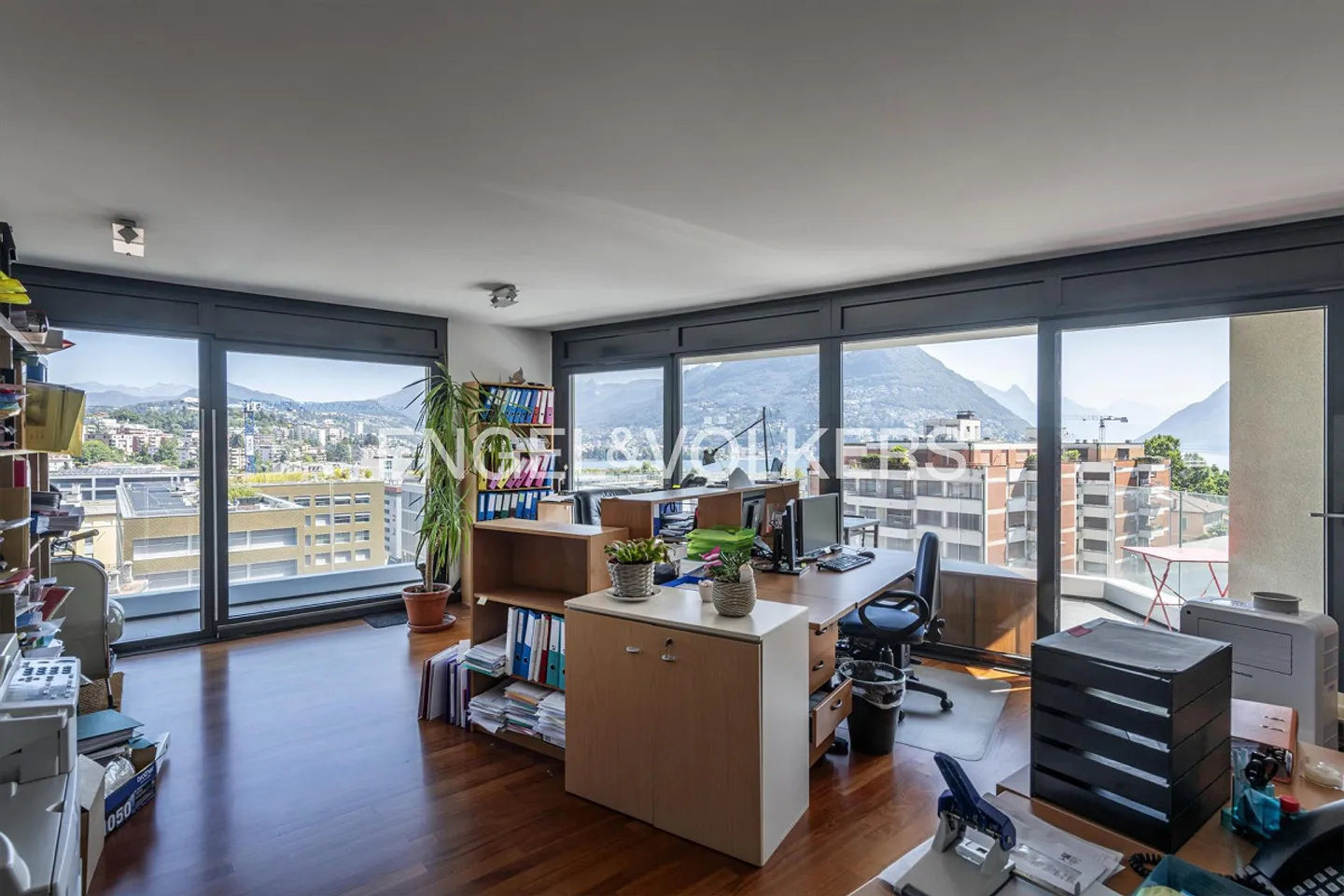 Appartamento moderno di 138 m2 a Paradiso con terrazza di 40 m2 - Foto 3 di 9