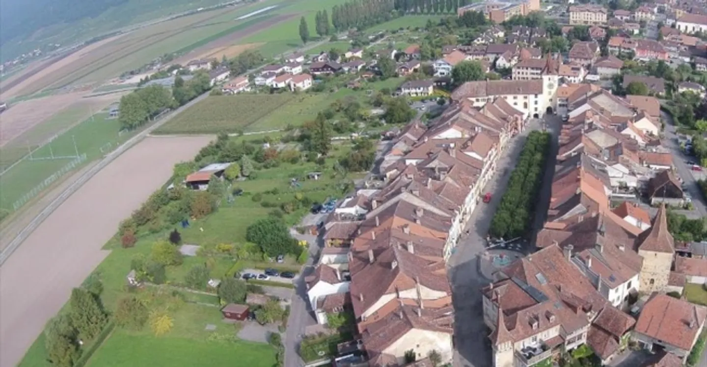 Mischgenutztes Gebäude mieten - Foto 1 von 5