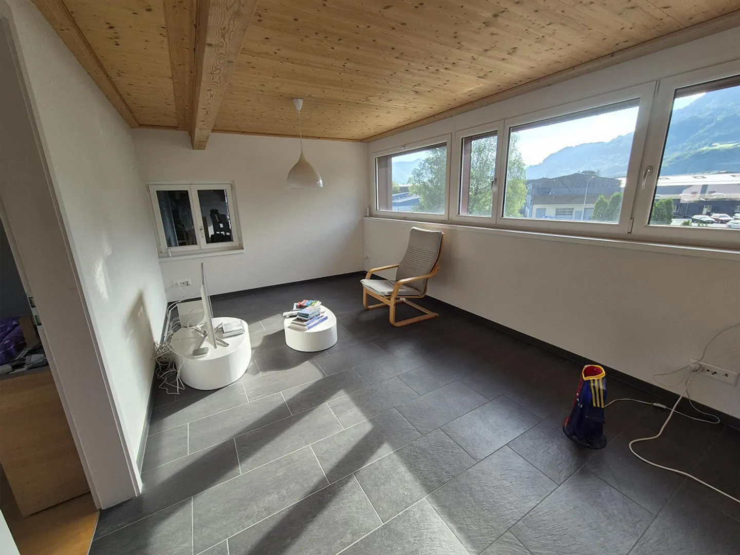 Bella appartamento di 2,5 stanze a Niederurnen - Foto 2 di 9