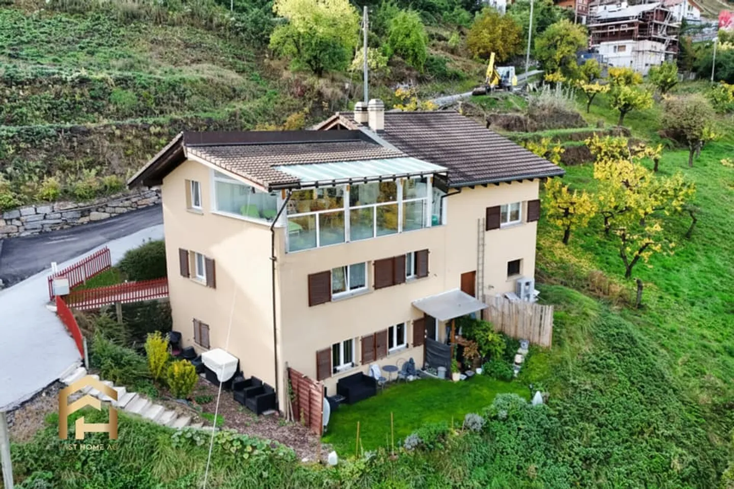 Casa unifamiliare con molto spazio in una posizione tranquilla a Pravidondaz - Foto 1 di 13