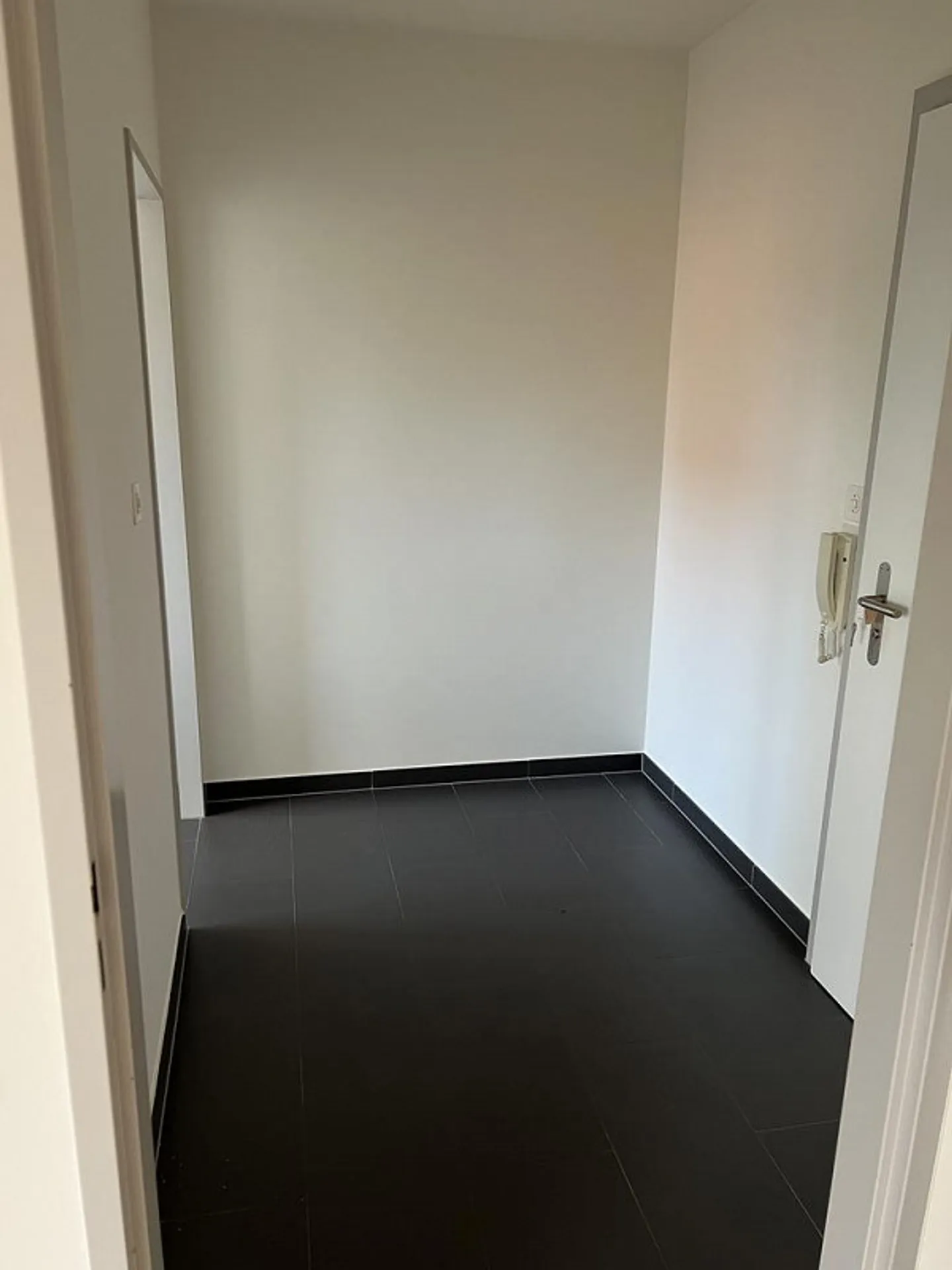 Appartement lumineux 1 pièce dans un emplacement central ! - Photo 5 sur 6