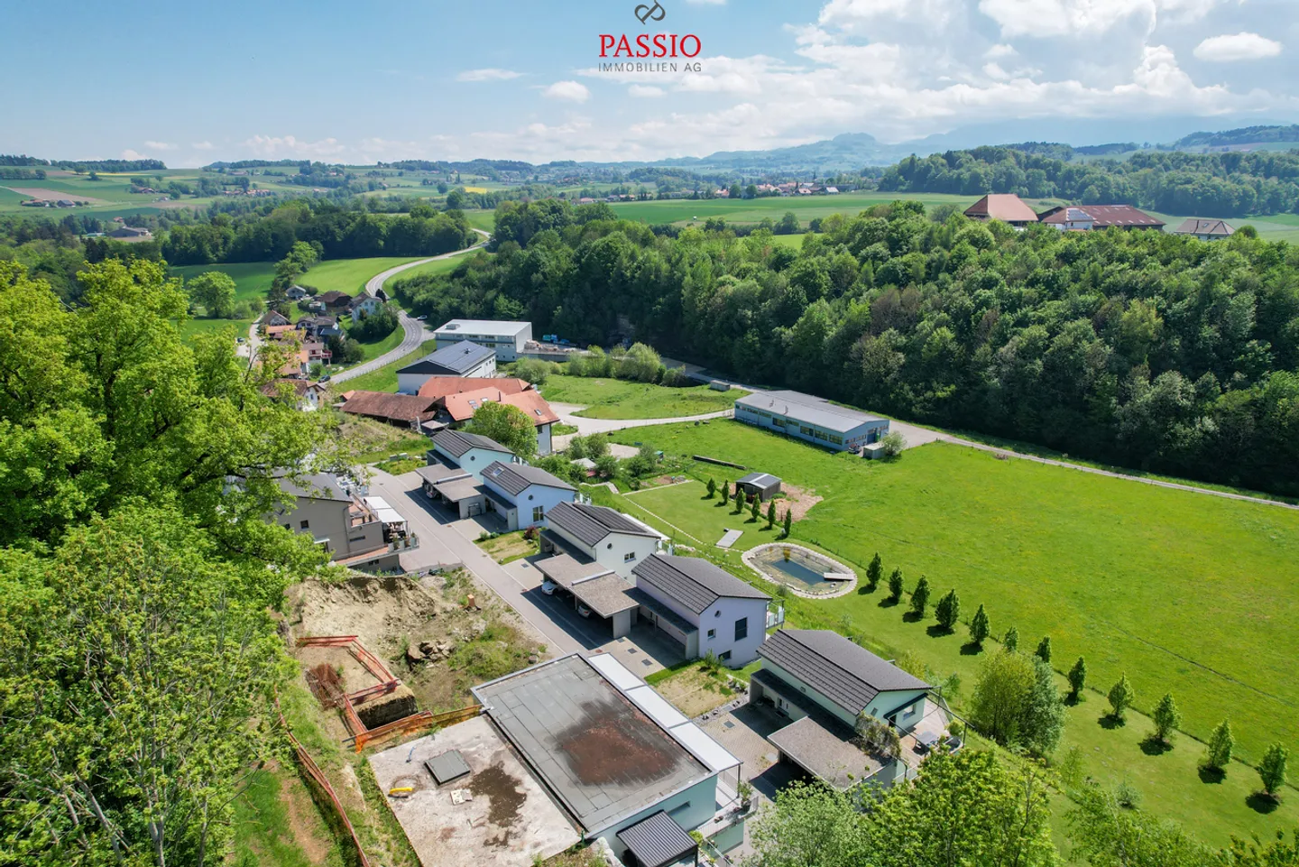 Vivre avec une vue - Nouvelle maison individuelle avec part de bassin de baignade - Photo 9 sur 13