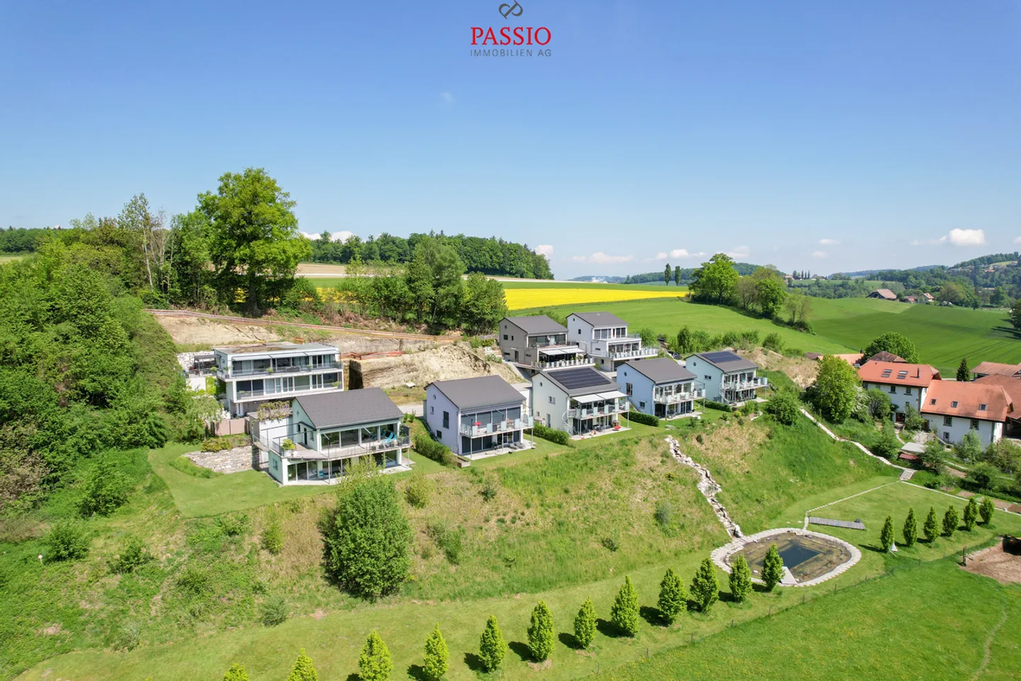 Vivre avec une vue - Nouvelle maison individuelle avec part de bassin de baignade - Photo 10 sur 13