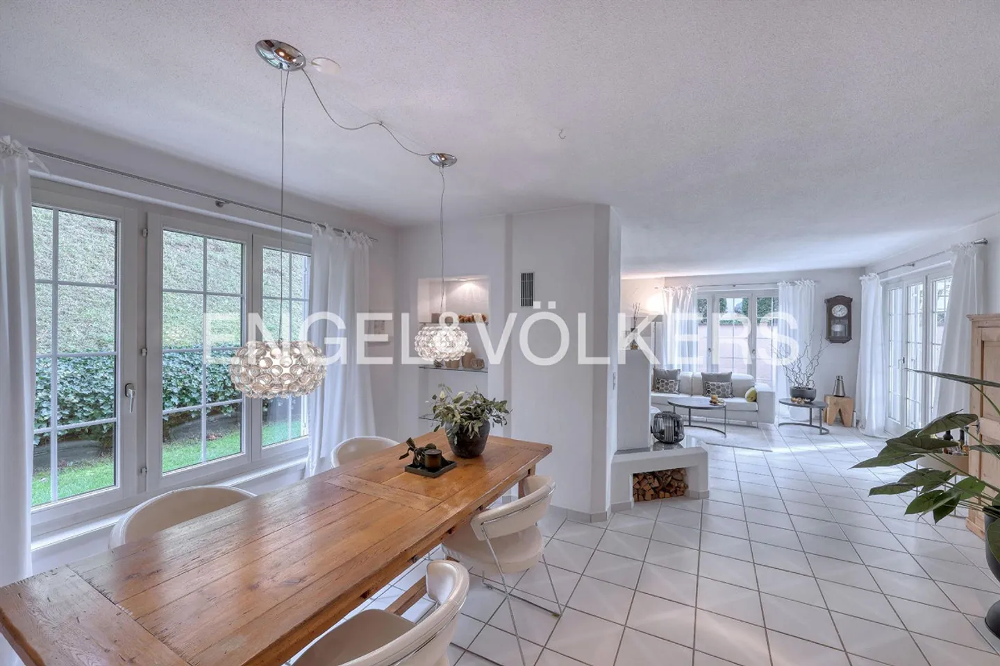 Exclusive Living in Prime Location in Zufikon - Photo 2 of 5