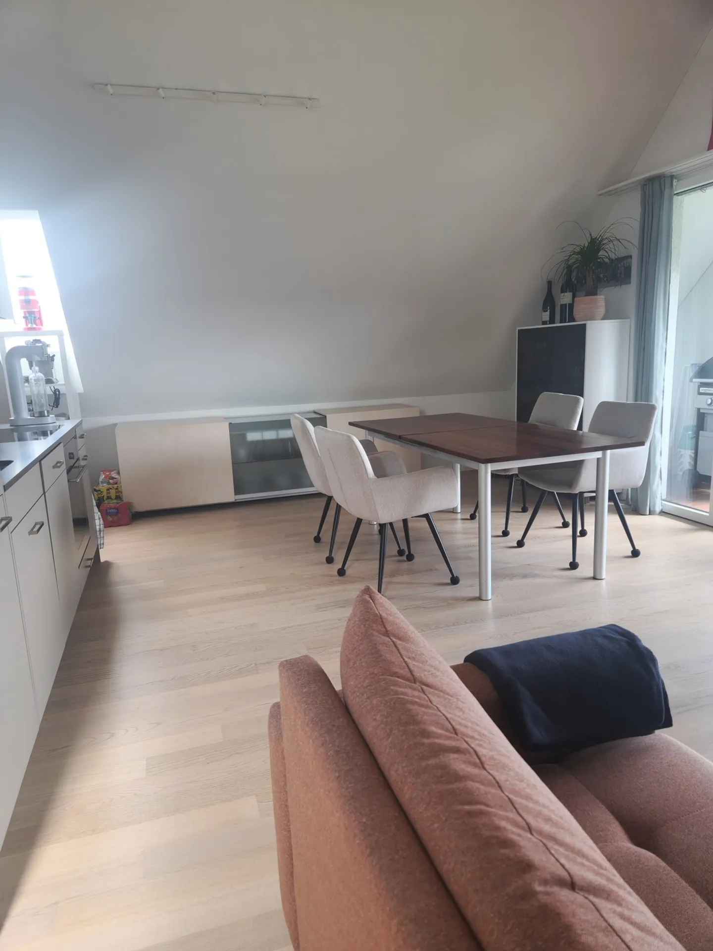 Modernes Apartment mit Balkon - Foto 2 von 10