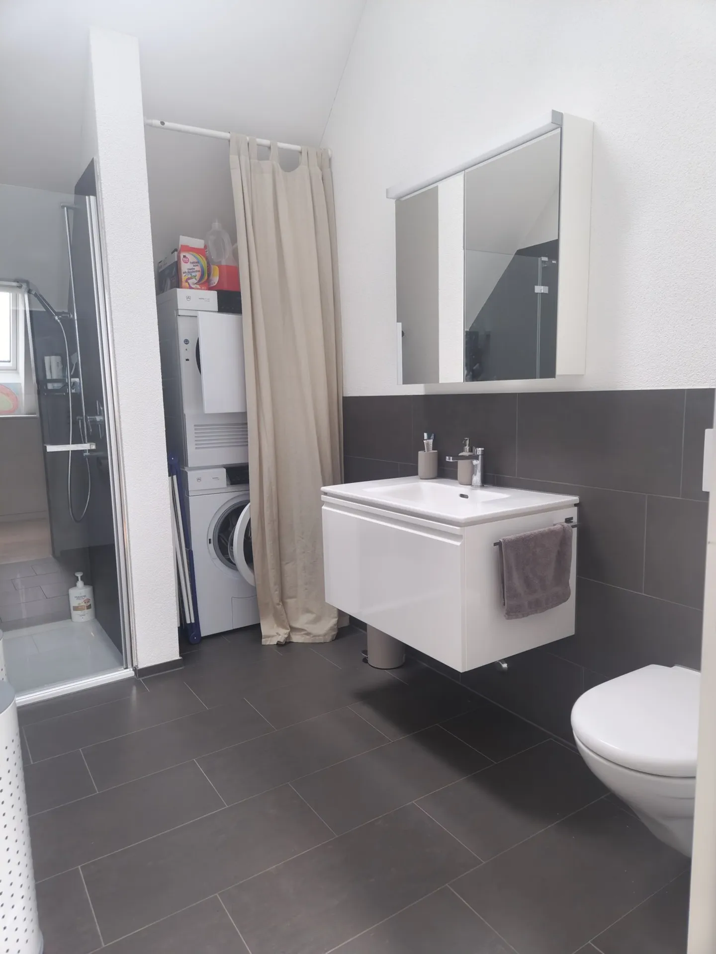 Modernes Apartment mit Balkon - Foto 8 von 10