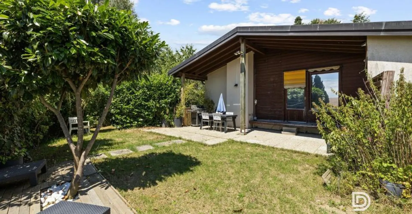 Haus zu renovieren mit Erweiterungspotential auf einem großen bewaldeten Grundstück! - Foto 3 von 12