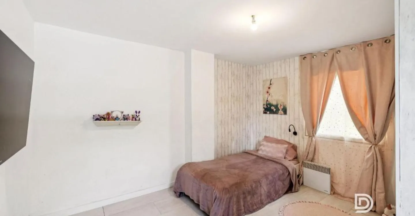 Haus zu renovieren mit Erweiterungspotential auf einem großen bewaldeten Grundstück! - Foto 11 von 12