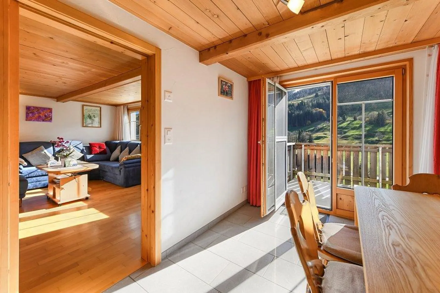 Detached single-family house with panoramic views and generous space - Photo 4 of 13