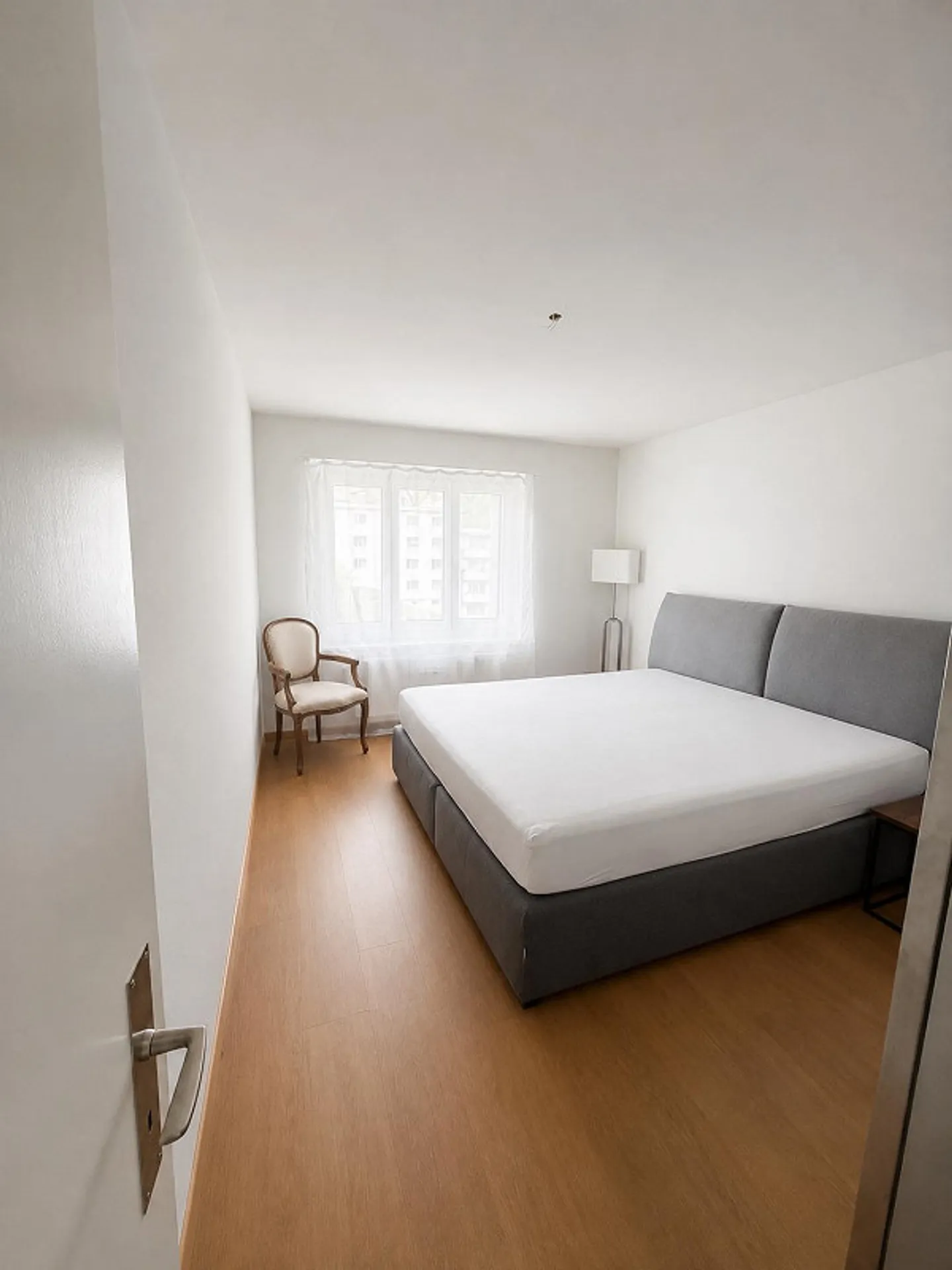 Beautiful bright apartment by the lake - Photo 6 of 7