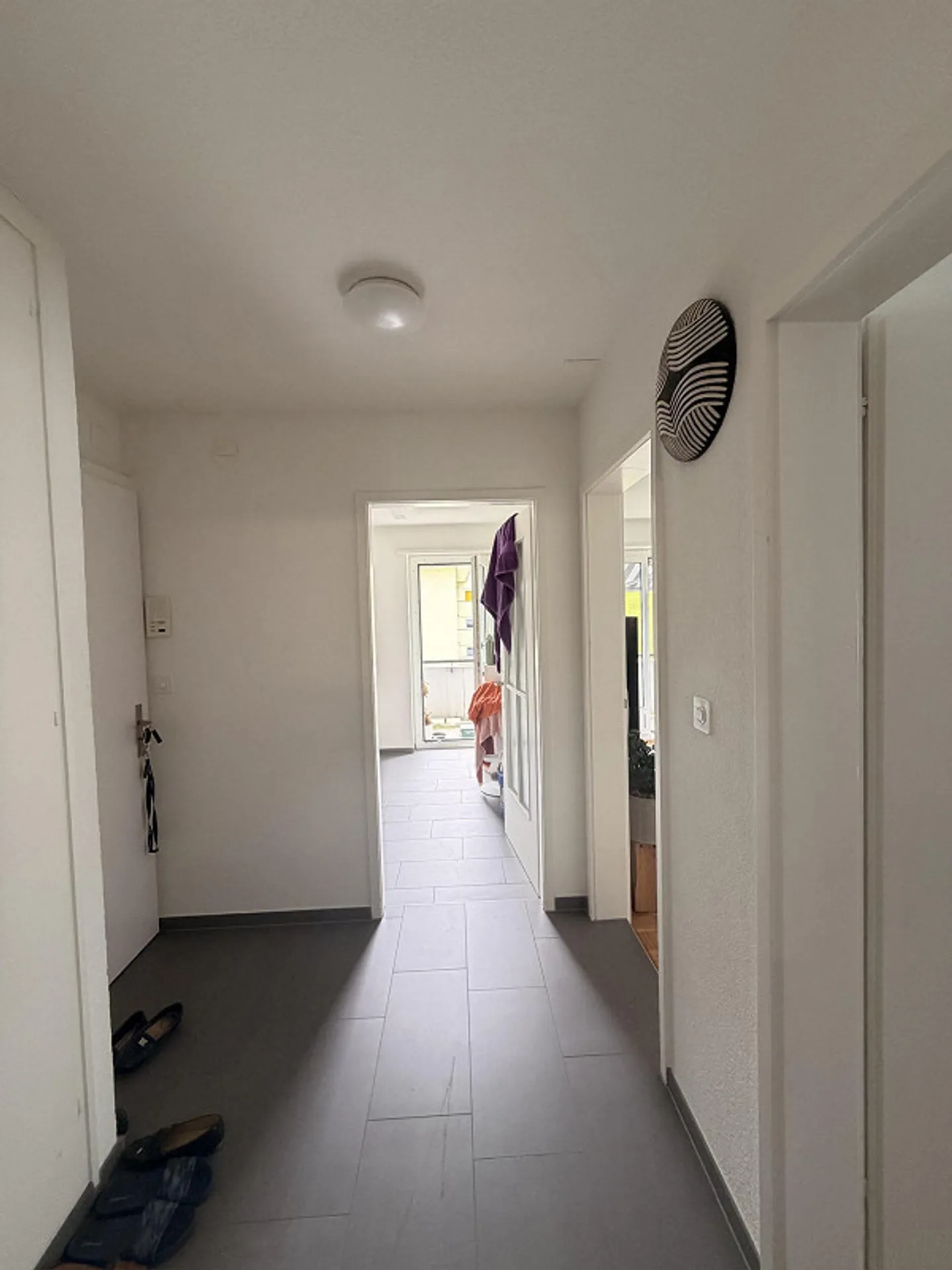 Beautiful bright apartment by the lake - Photo 7 of 7