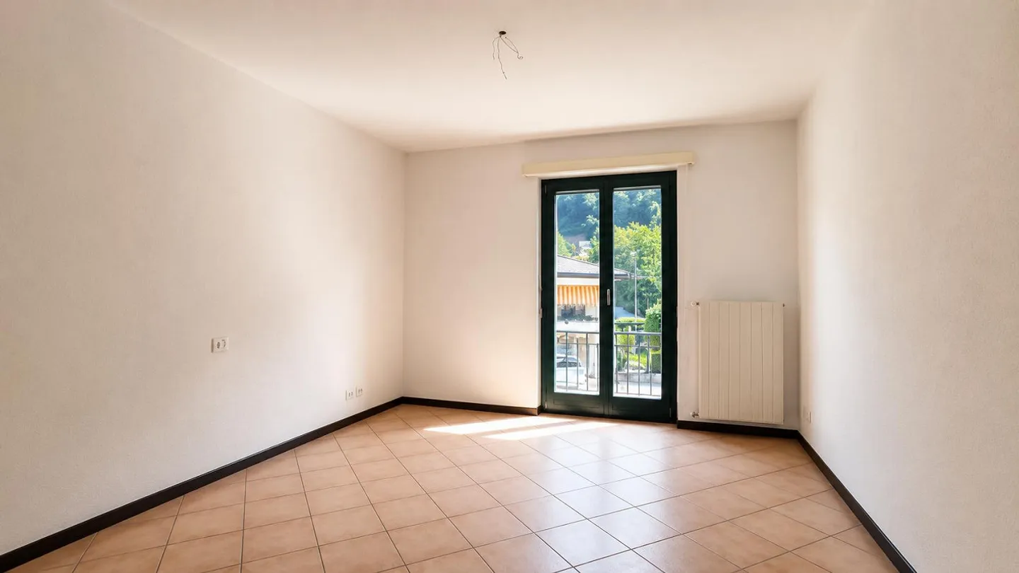 RIVERA - ZU VERMIETEN GERÄUMIGE 3.5 ZIMMER MIT TERRASSE - Foto 6 von 9