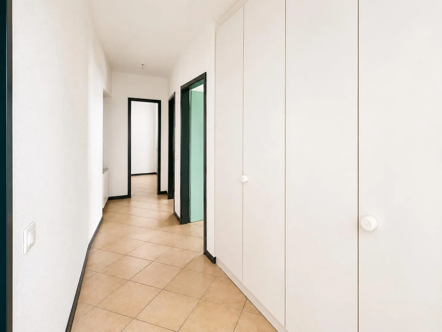 RIVERA - ZU VERMIETEN GERÄUMIGE 3.5 ZIMMER MIT TERRASSE - Foto 8 von 9