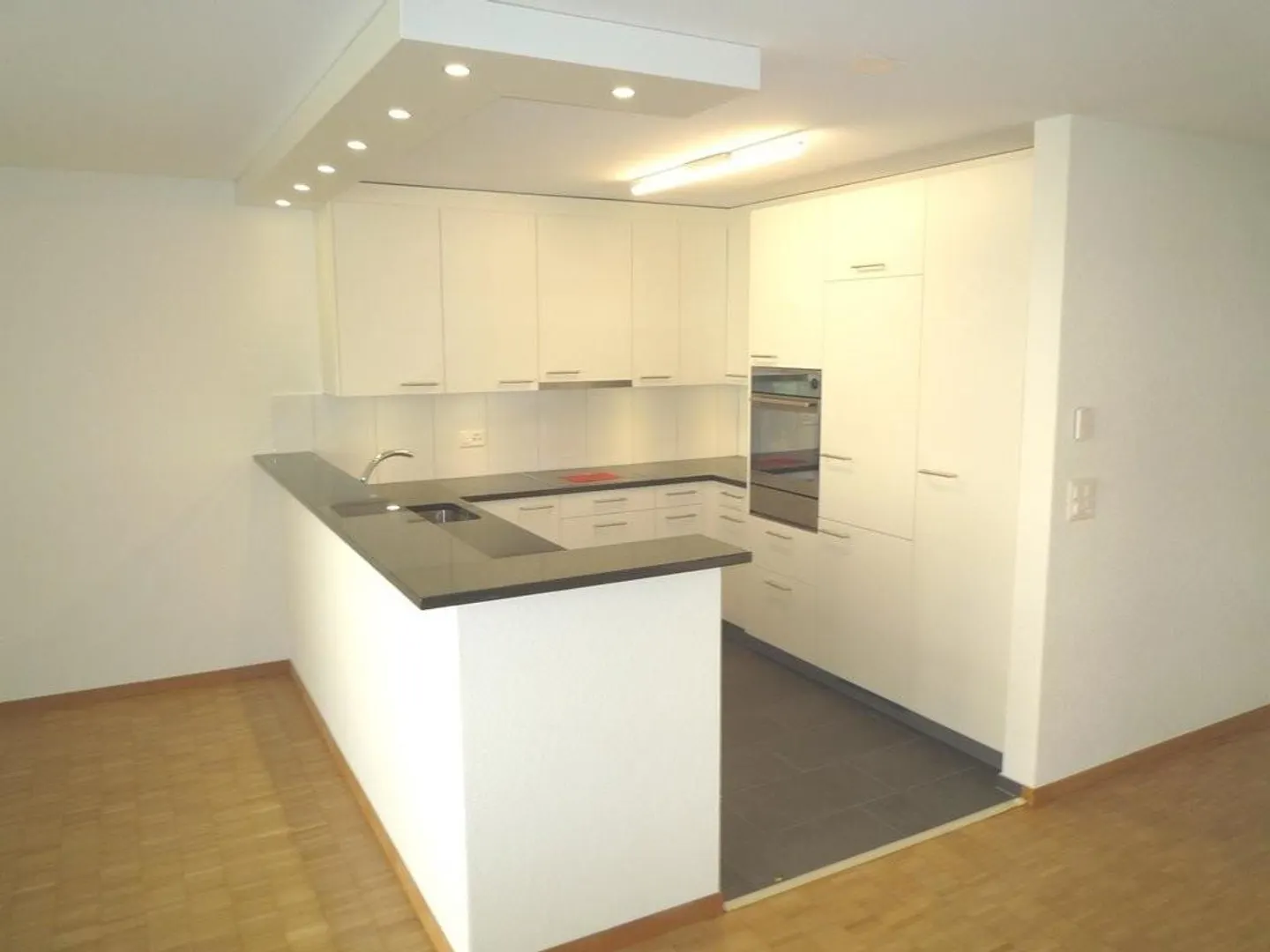 Modernes 3.5-Zimmer Apartment - Foto 2 von 8